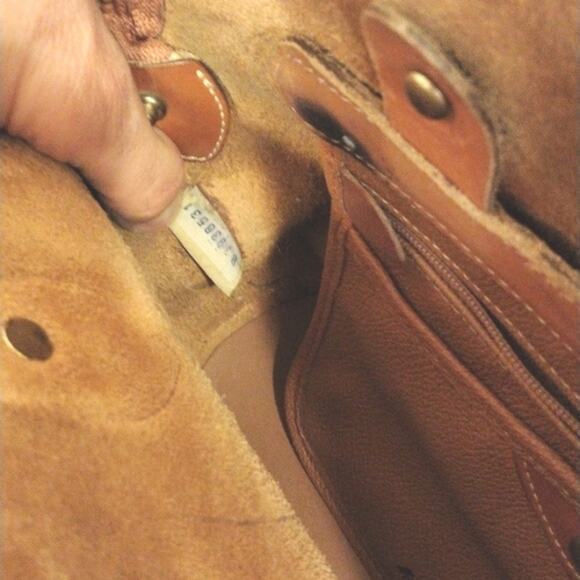 Rare NORFOLK Dooney & Bourke Dome Shoulderbag w added Tassel Accent Chain - Picture 13 of 16